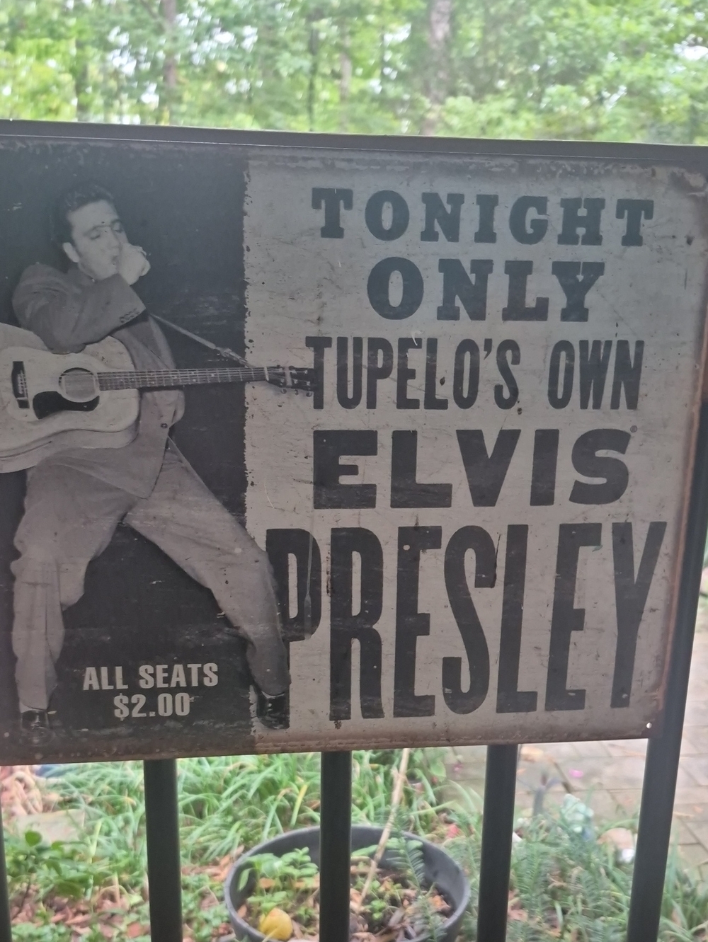 Elvis Presley Vintage-Style Wall Art Sign - Black/Gray